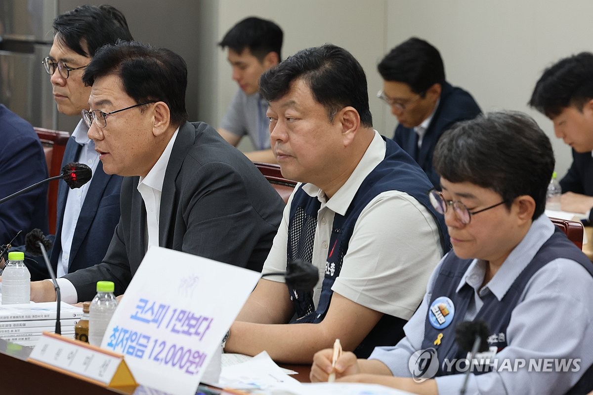 ▲2일 정부세종청사 최저임금위원회에서 열린 제11차 전원회의에서 사용자위원인 류기정 한국경영자총협회(경총) 전무가 발언하고 있다. (사진제공=연합뉴스)