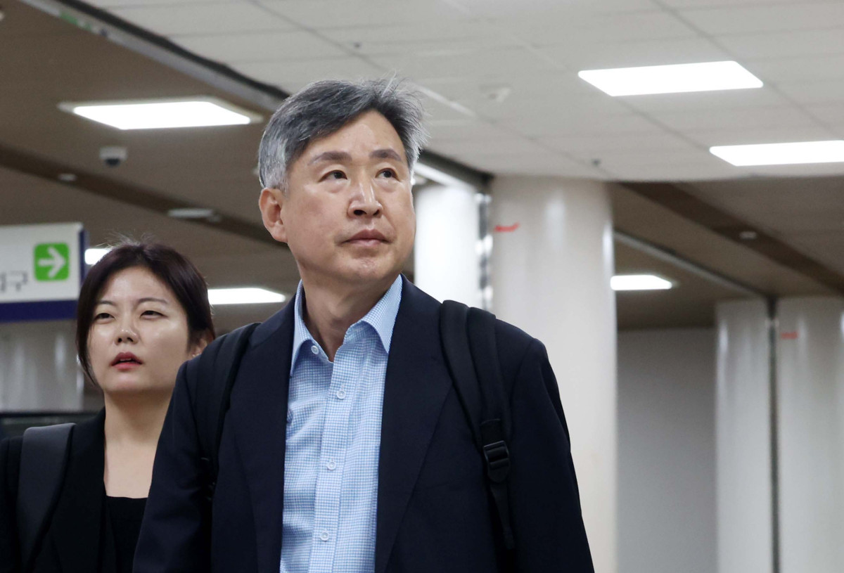 ▲12·3 비상계엄에 가담한 혐의를 받는 김종욱 전 해양경찰청장이 3일 서울 서초구 서울중앙지방법원에서 열린 구속 전 피의자 심문(영장실질심사)에 출석하고 있다. 신태현 기자 holjjak@