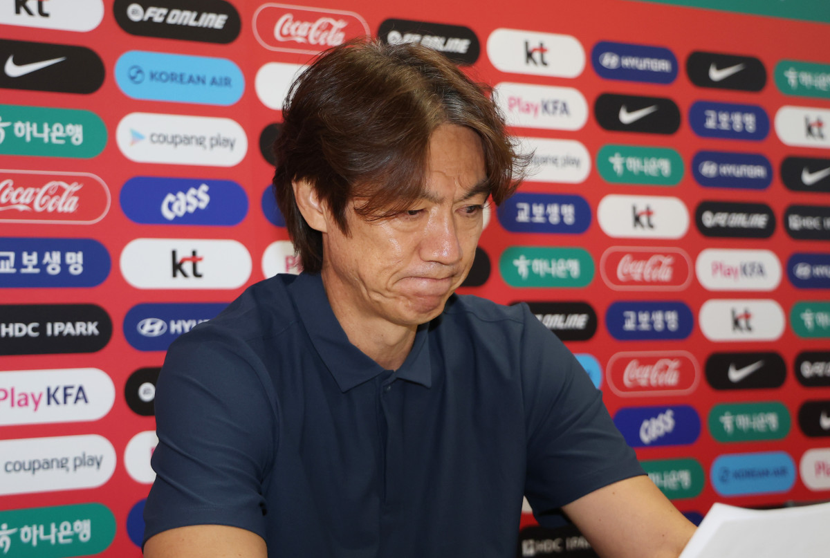 ▲2026 북중미 월드컵 조별리그에서 탈락한 한국 축구 국가대표팀 홍명보 감독이 멕시코 과달라하라 인근 사포판의 치바스 바예 베르데에서 사퇴 기자회견을 하고 있다. (연합뉴스)
