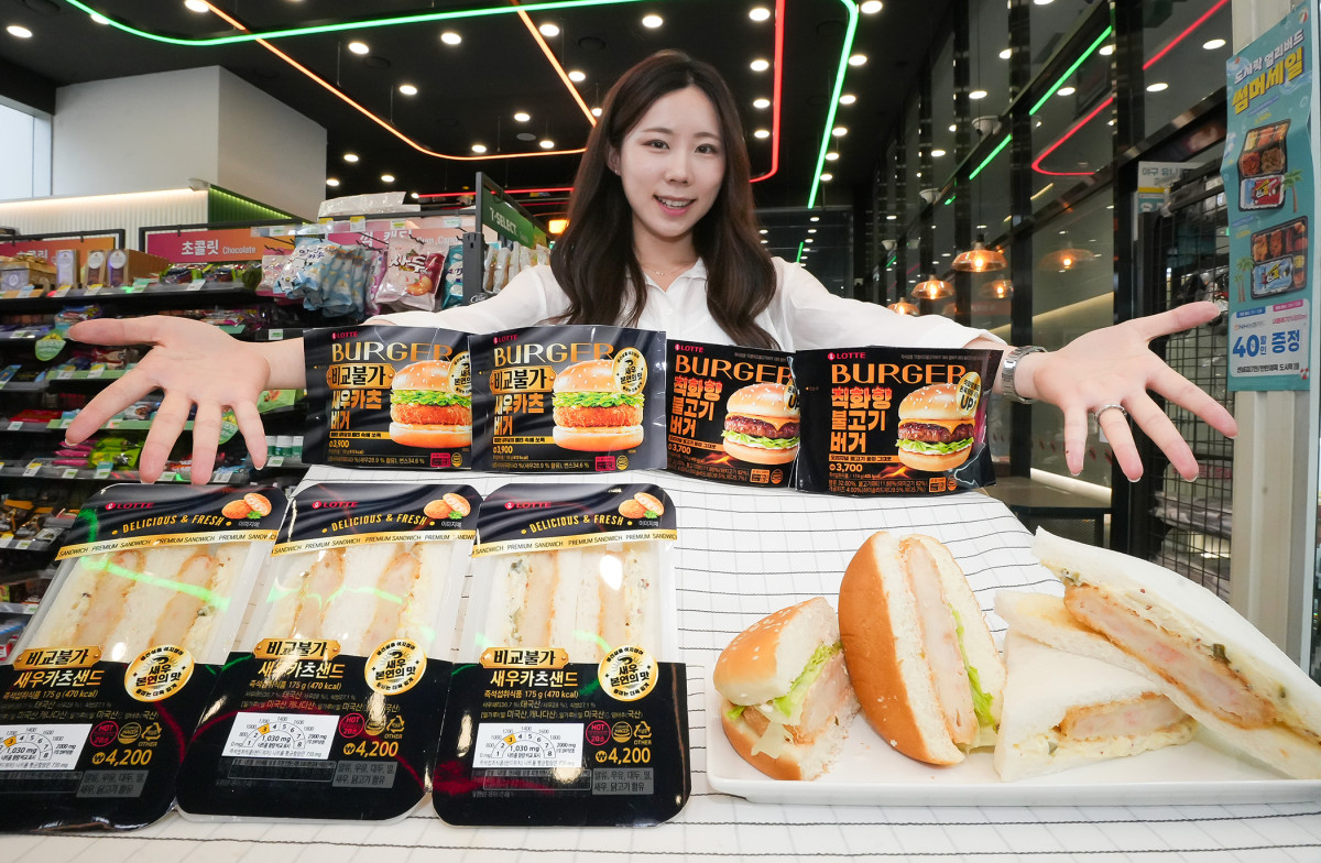 ▲코리아세븐이 운영하는 편의점 세븐일레븐이 삼각김밥, 김밥, 샌드위치에 이어 간편식의 핵심 원재료인 ‘패티’ 혁신에 나서며 프리미엄 라인업을 새롭게 선보인다고 5일 밝혔다. (사진제공=세븐일레븐)