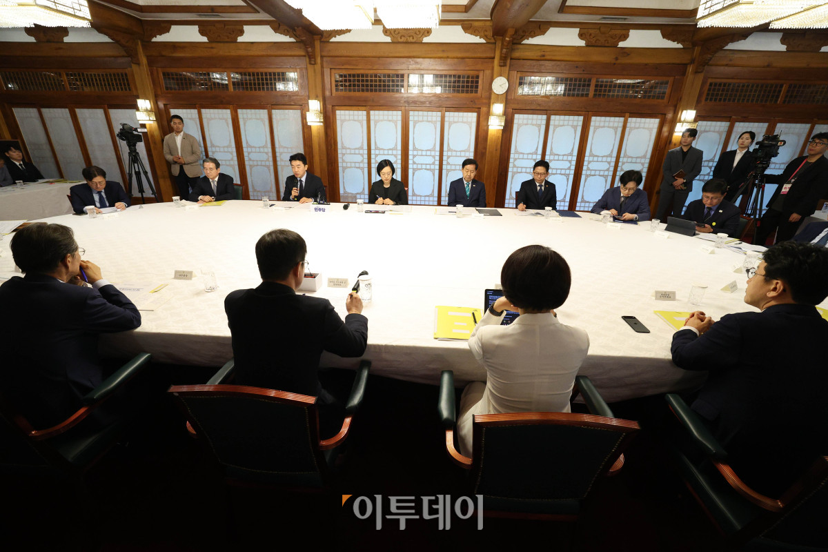 ▲강훈식 대통령비서실장이 5일 서울 삼청동 국무총리 서울공관에서 열린 고위당정협의회에서 발언을 하고 있다. 고이란 기자 photoeran@