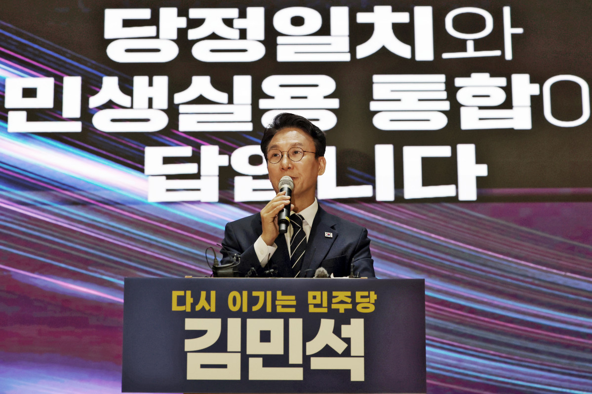 ▲더불어민주당 당권주자인 김민석 전 국무총리가 6일 오전 전남광주통합특별시 동구 전일빌딩 245에서 당 대표 선거 출마 선언을 하고 있다. 사진=연합뉴스