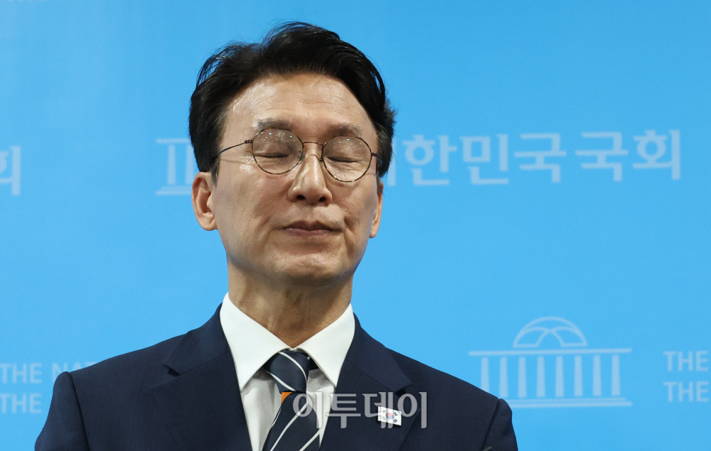 ▲김민석 전 국무총리가 6일 서울 여의도 국회 소통관에서 더불어민주당 대표 선거 출마선언을 마치고 취재진 질문에 답하고 있다. 고이란 기자 photoeran@
