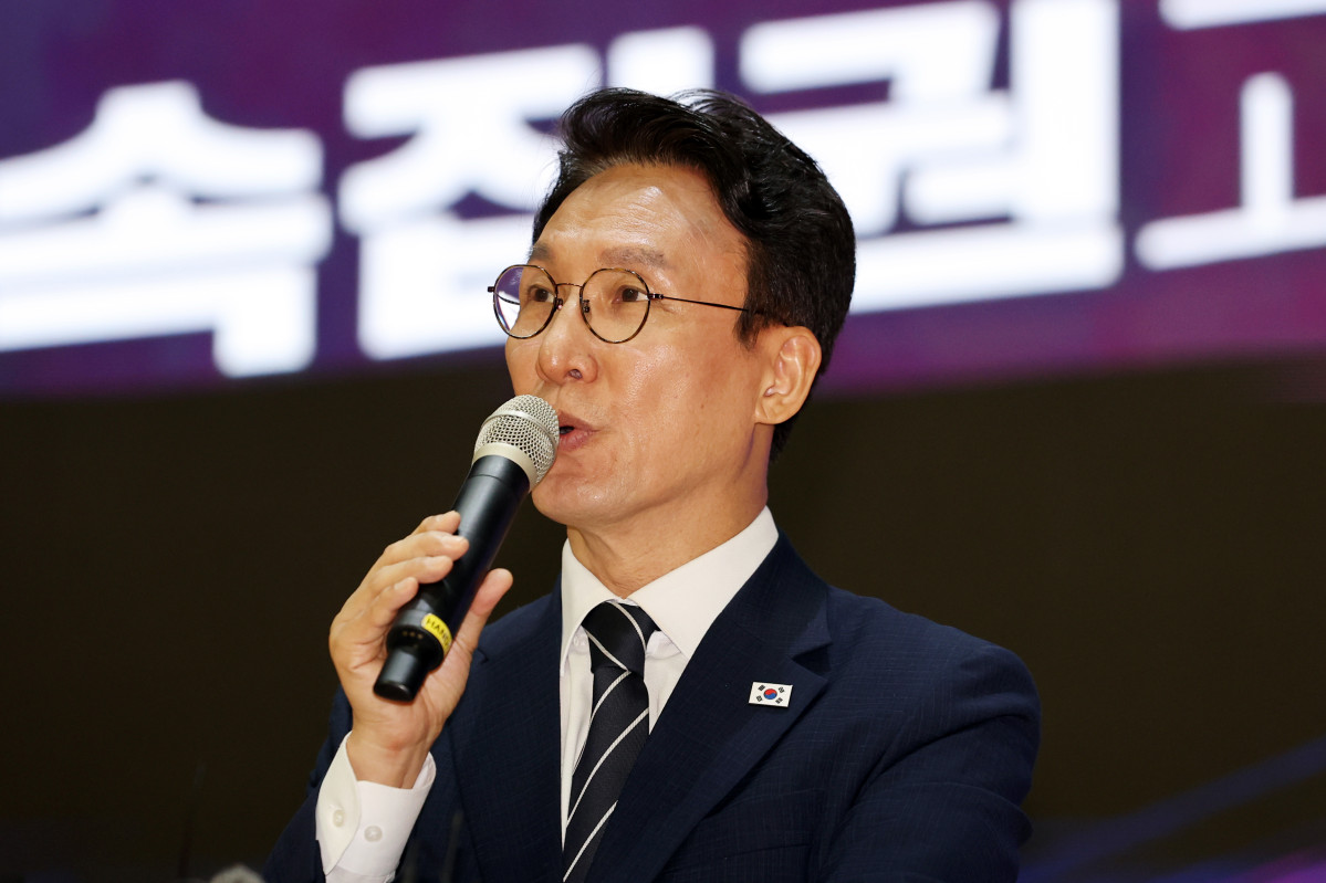 ▲더불어민주당 당권주자인 김민석 전 국무총리가 6일 오전 전남광주통합특별시 동구 전일빌딩 245에서 당 대표 선거 출마 선언을 하고 있다. 사진=연합뉴스