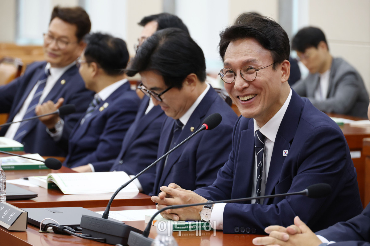 ▲김민석 전 총리가 6일 서울 여의도 국회에서 열린 국방위원회 전체회의에서 인사말을 하고 있다. 고이란 기자 photoeran@