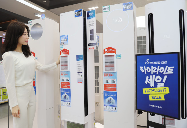 ▲롯데하이마트가 여름을 맞아 오는 7월 말까지 LG전자 상품 중심으로 전국 오프라인 매장에서 'Summer On! 하이라이트 세일'을 진행한다. (사진제공=롯데하이마트)