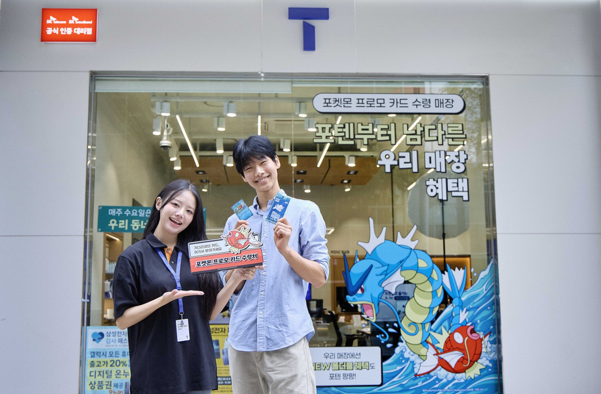 ▲SK텔레콤이 7월 7일부터 8월 31일까지 전국 520개의 T월드 매장과 서울시 성수동에 위치한 T팩토리에서 <포켓몬 런 온라인 챌린지> 응모자 11만여 명 전원에게 ‘잉어킹 프로모 카드’ 리워드 배부를 시작한다. T팩토리에서는 챌린지 참가자가 아니더라도 ‘포켓몬 미니 포레스트’를 방문해 피카츄 등 포켓몬 캐릭터 조형물이 있는 포켓몬 가든을 즐길 수 있다. (사진제공=SK텔레콤)
