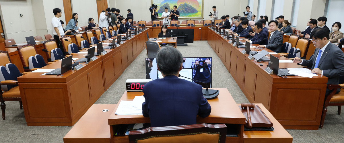 ▲6일 국회에서 열린 정무위원회 제1차 전체회의가 국민의힘 소속 위원들이 불참한 가운데 진행되고 있다. (연합뉴스)