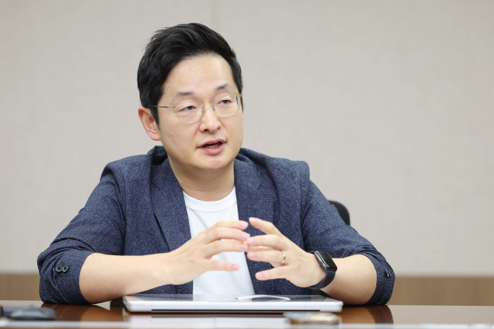 ▲김동현 하나마이크론 부사장이 6월 30일 경기 성남시 하나마이크론R&D센터에서 이투데이와 인터뷰를 갖고 있다. 신태현 기자 holjjak@ (이투데이DB)