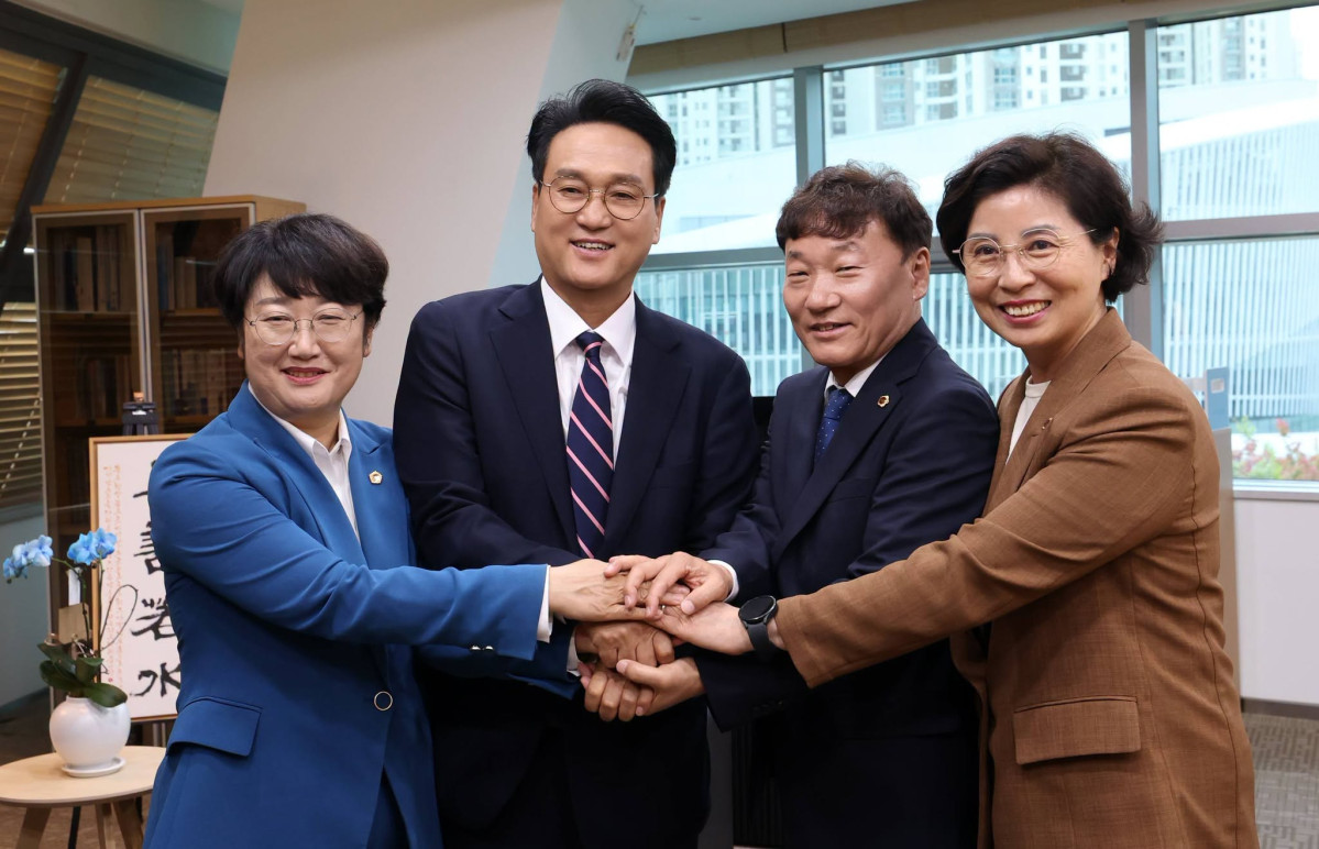 ▲제12대 경기도의회 개원을 맞아 안민석 경기도교육감이 7일 개원식에서 도의회·교육청·지자체가 벽을 깨는 상생협력으로 경기교육 대전환을 함께 이루자고 제안했다. (안민석 경기도교육감 페이스북 캡쳐)
