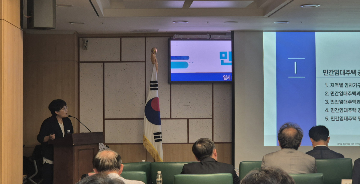 ▲김덕례 주택산업연구원 주택연구실장이 8일 국회 의원회관에서 열린 '민간임대주택 공급 확대와 주거안정 토론회'에서 발표하고 있다. (이난희 기자 @nancho0907)
