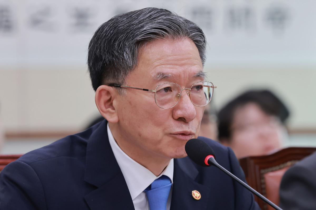 ▲정성호 법무부 장관이 8일 국회에서 열린 법제사법위원회 전체회의에서 의원 질의에 답하고 있다. (연합뉴스)