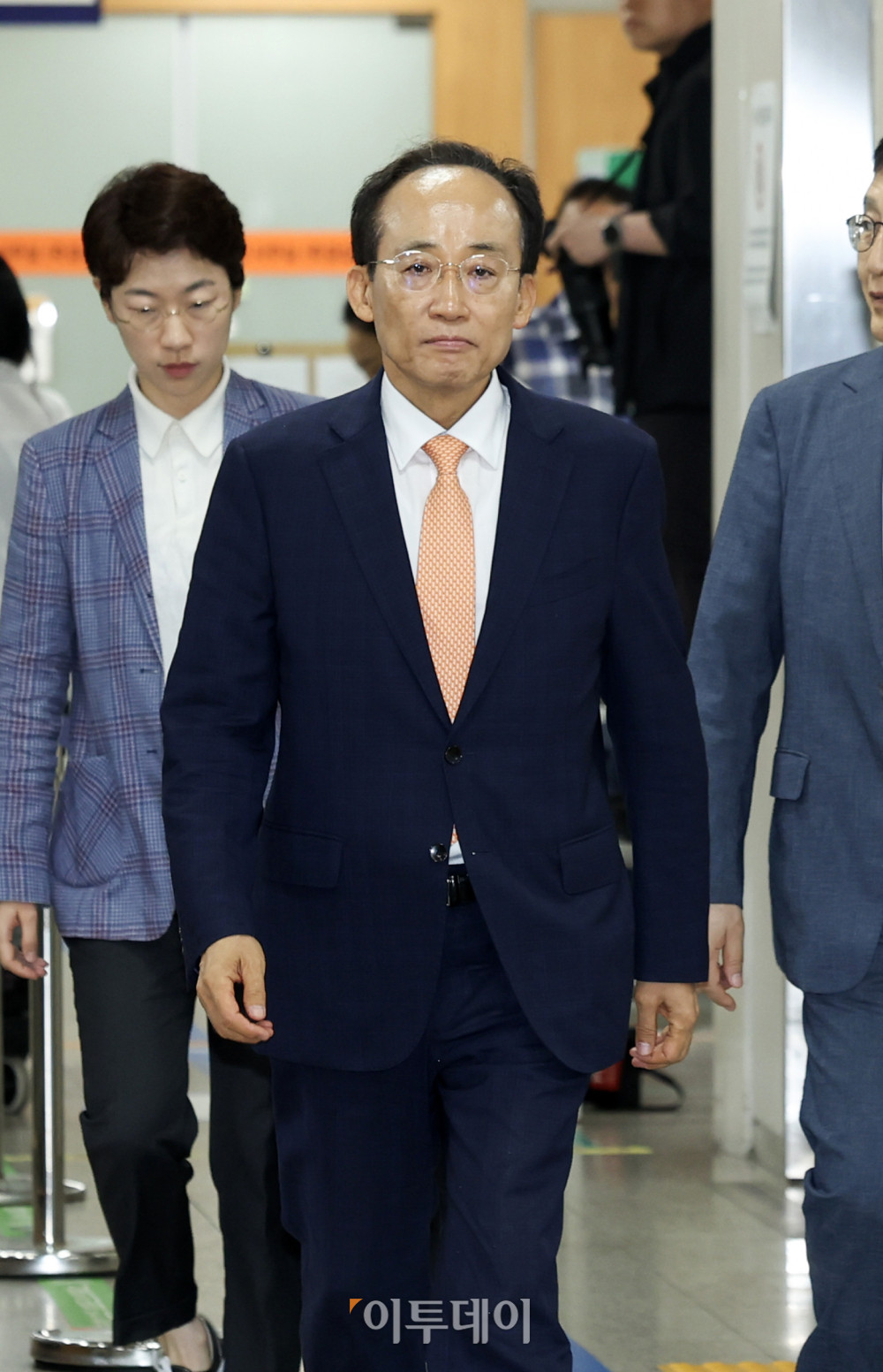 ▲계엄 해제 표결 방해 혐의를 받는 추경호 대구시장이 8일 서울 서초구 서울중앙지방법원에서 열린 공판에 출석하고 있다. 사진공동취재단