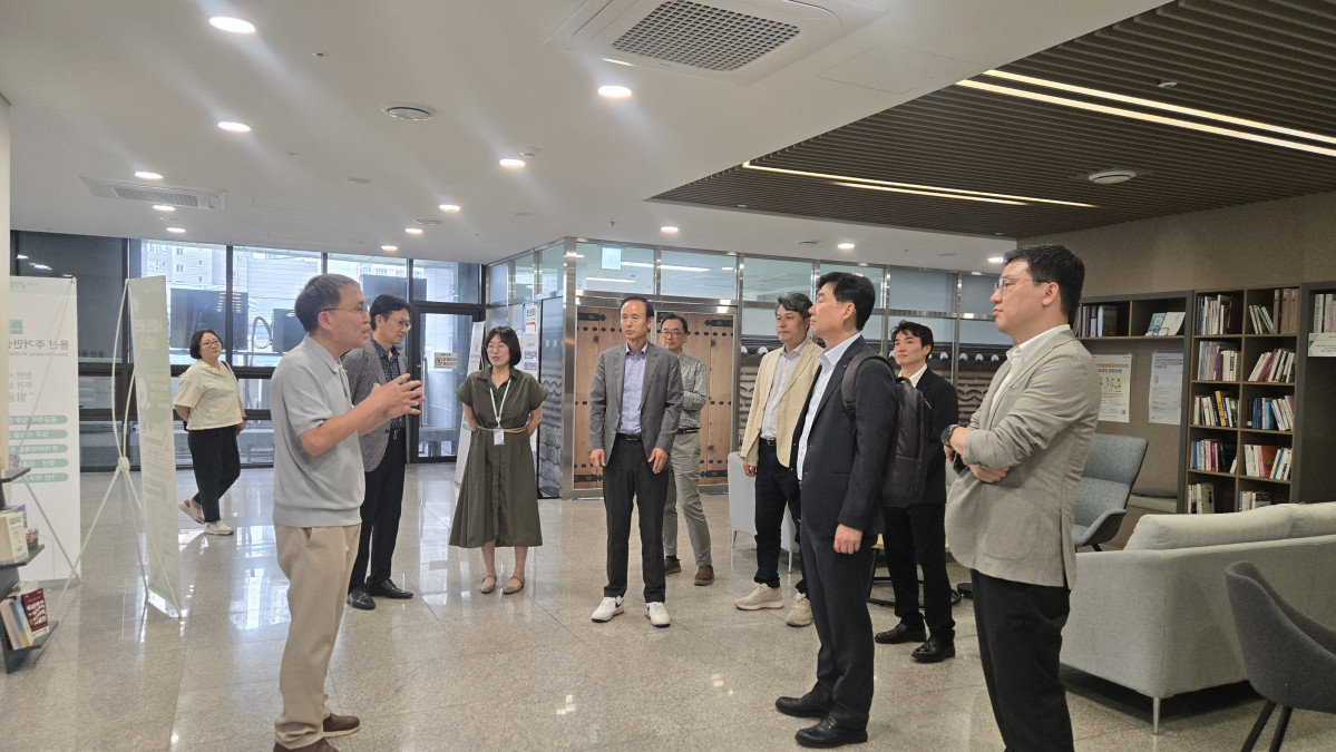 ▲G3 주거안정 도시분과 현장방문 (사진제공=서울시)