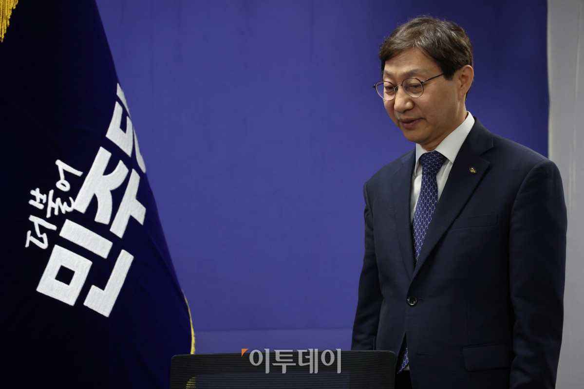 ▲9일 서울 여의도 국회 의원회관에서 열린 더불어민주당 을지로위원회 주최 홈플러스 회생을 위한 국민연금공단 이사장 간담회에 김성주 이사장이 참석하고 있다. 고이란 기자 photoeran@