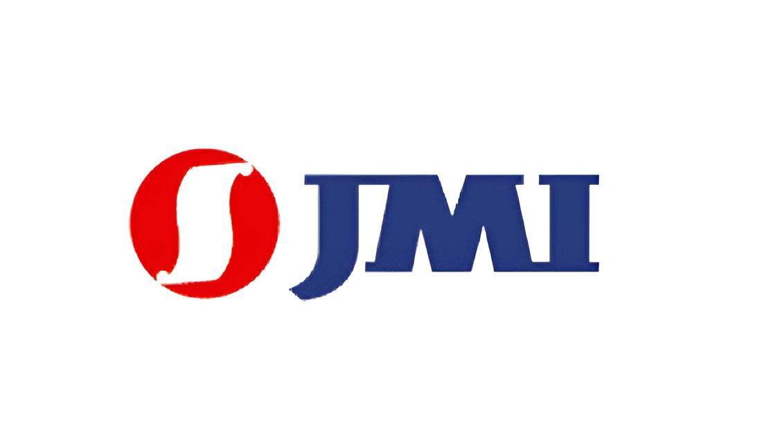 ▲제이엠아이의 연결 기준 최대 매출 전망이 발표된 9일, 간결한 디자인의 JMI 로고가 배경 정보로 활용되고 있다.