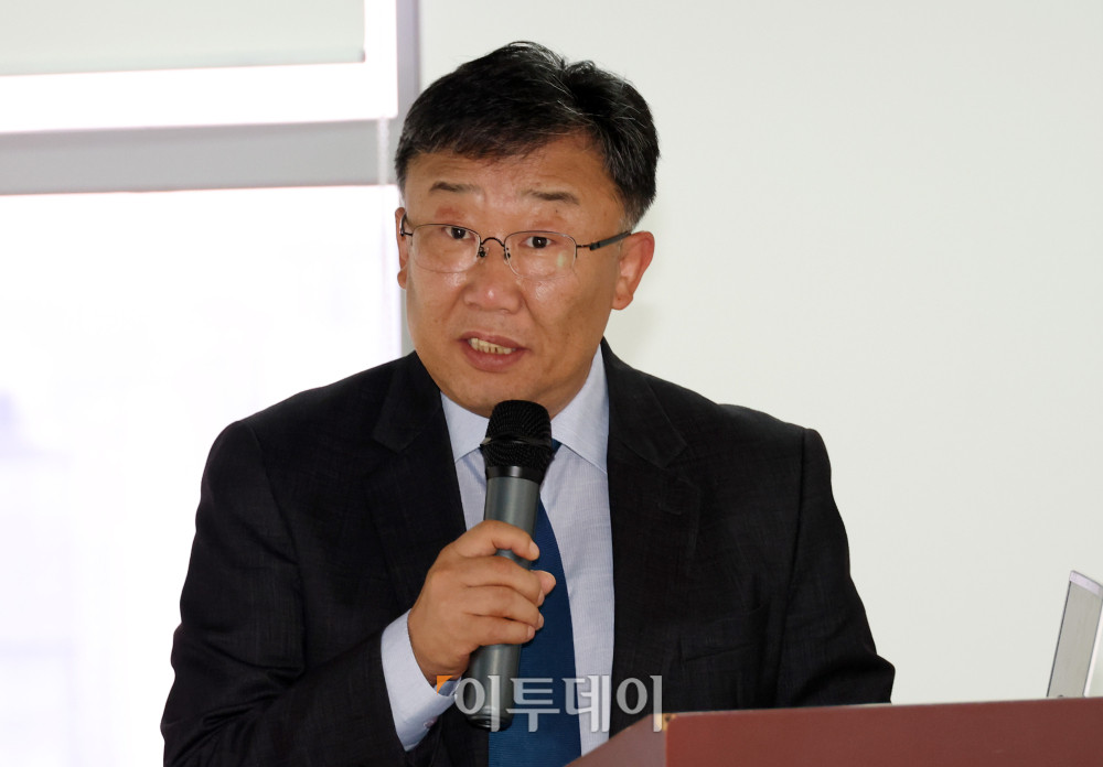 ▲한승훈 이투데이피엔씨 대표가 10일 서울 강남구 이투데이 본사에서 열린 국내 한국어 학습 플랫폼 '가나다라' 사업설명회에서 축사를 하고 있다. 고이란 기자 photoeran@