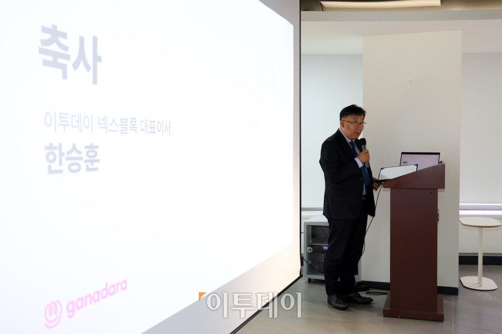 ▲한승훈 이투데이피엔씨 대표가 10일 서울 강남구 이투데이 본사에서 열린 국내 한국어 학습 플랫폼 '가나다라' 사업설명회에서 축사를 하고 있다. 고이란 기자 photoeran@
