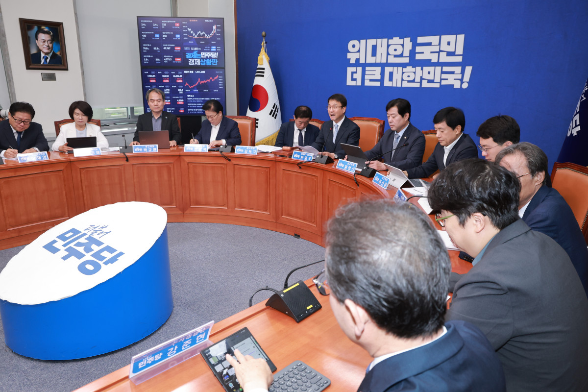 ▲10일 국회에서 열린 최고위원회의에서 한병도 더불어민주당 대표 직무대행 겸 원내대표가 발언하고 있다. (연합뉴스)