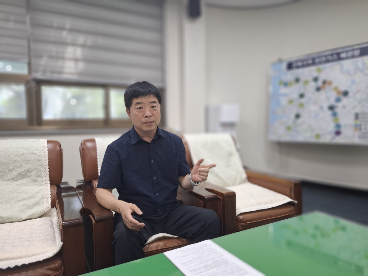▲이강훈 한국가스안전공사 전북본부장이 전통시장과 음식점, 숙박시설 등 안전관리에 대해서 답변을 하고 있다. (사진제공=조경환 기자)