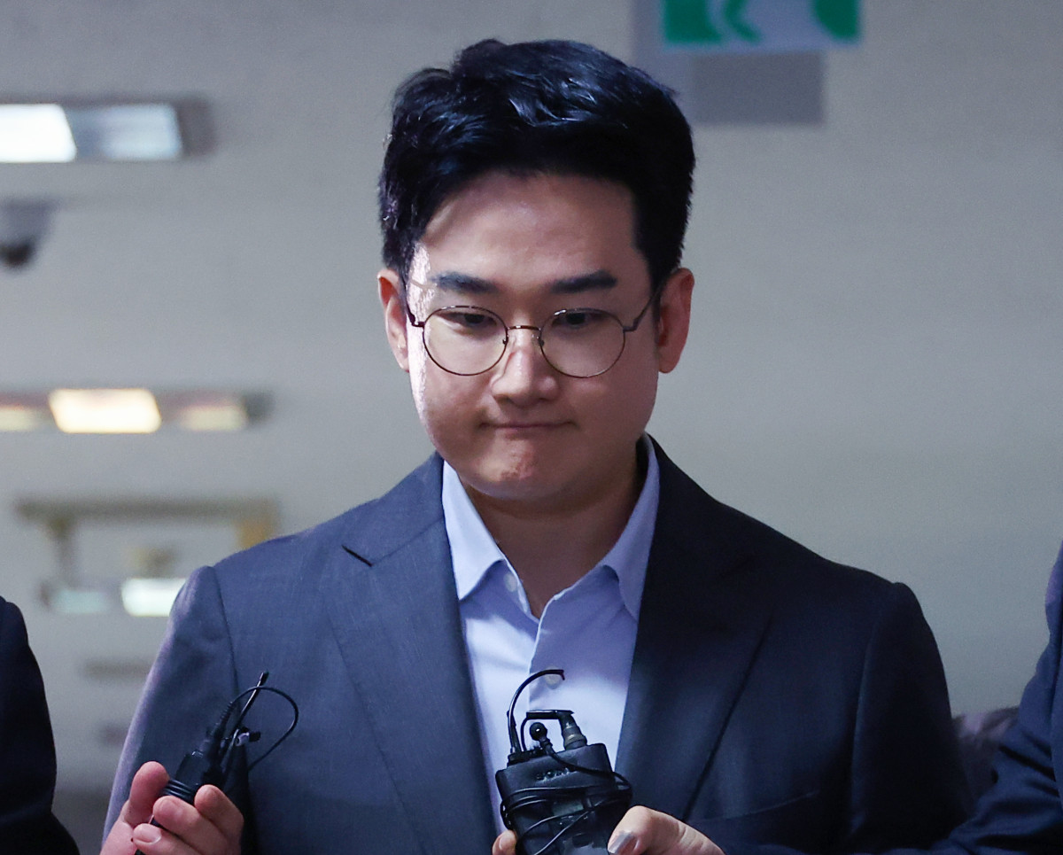 ▲지난 6·3 지방선거에서 피습 자작극 의혹을 받는 정이한 전 개혁신당 부산시장 후보가 8일 부산지방법원에 구속 전 피의자 심문(영장실질심사)에 출석하기위해 법정에 들어서고 있다. (연합뉴스)