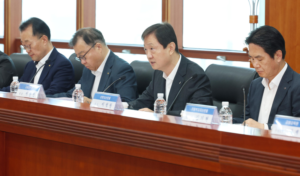 ▲이찬진 금융감독원장이 13일 서울 여의도 금융투자협회에서 열린 ‘금융감독원장-자산운용사 CEO 간담회’에서 모두발언을 하고 있다. 신태현 기자 holjjak@