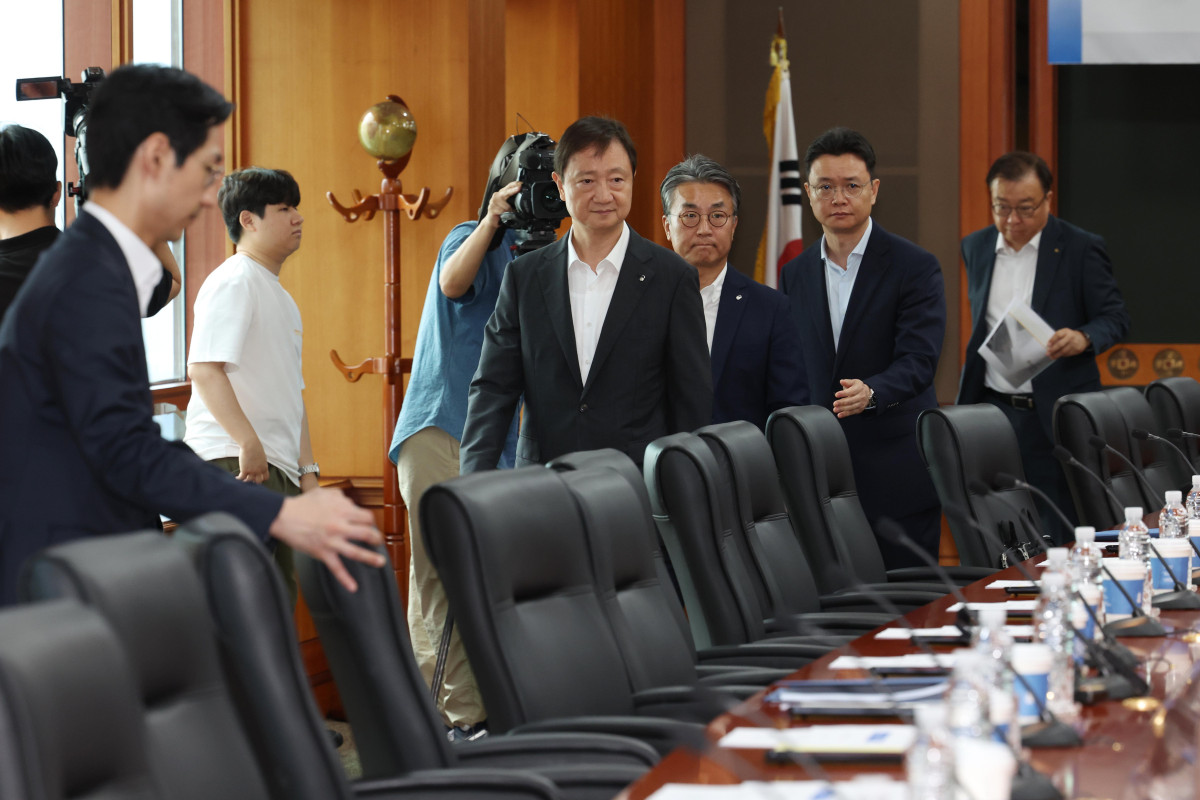 ▲이찬진 금융감독원장이 13일 서울 여의도 금융투자협회에서 열린 ‘금융감독원장-자산운용사 CEO 간담회’에 참석하고 있다. 신태현 기자 holjjak@