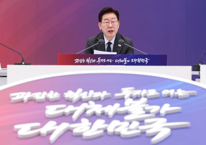 ▲이재명 대통령이 13일 청와대에서 열린 국가재정전략회의에서 발언하고 있다. (연합뉴스)