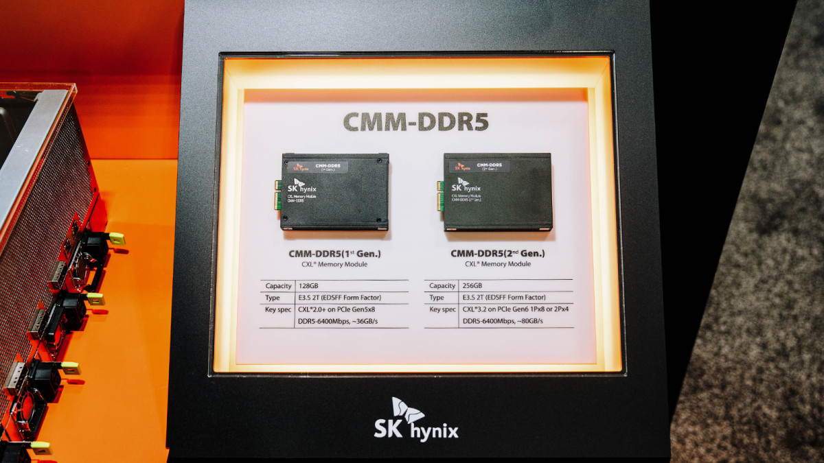 ▲SK하이닉스의 CMM-DDR5 제품들. (사진제공=SK하이닉스)