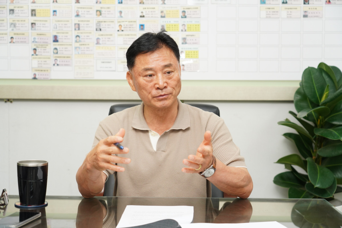 ▲김종철 대한주택관리 회장이 본사 회의실에서 성장 비결과 최근 주요 성과를 말하고 있다. (사진제공=조경환 기자)