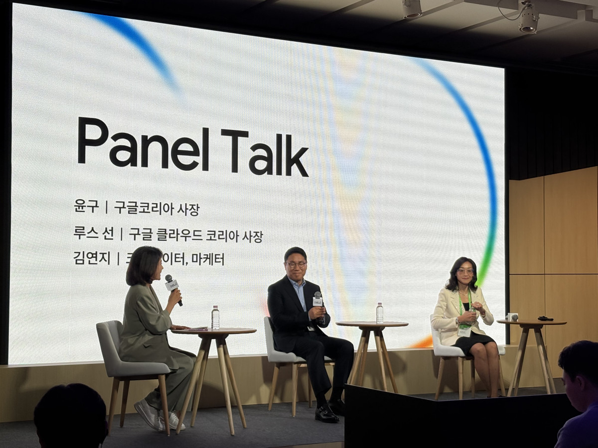 ▲(사진 가운데) 윤구 구글코리아 사장과 (사진 오른쪽) 루스 선 구글클라우드 코리아 사장이 14일 서울 신라호텔에서 열린 '구글 AI 포 비즈니스' 기자간담회에 참석해 발언하고 있다. (임유진 기자 newjean@)