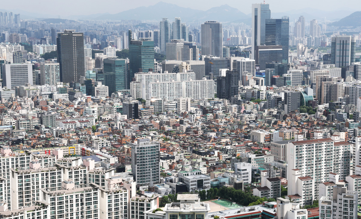 ▲13일 아파트와 다세대 주택 등이 혼재된 서울 강남 일대 전경. (사진제공=연합뉴스)