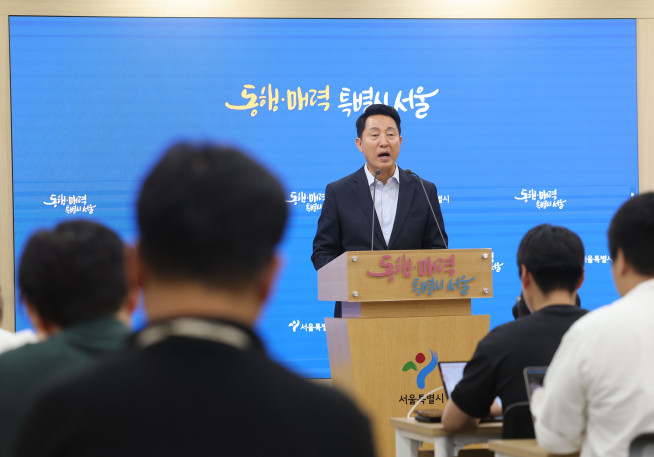 ▲오세훈 서울시장이 14일 서울시청 브리핑룸에서 '부동산 정책 관련 국무회의 대정부 건의 사항 브리핑'을 하고 있다. (연합뉴스)