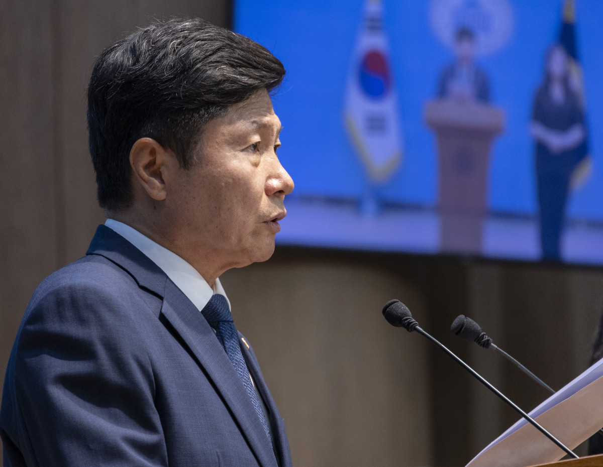 ▲더불어민주당 홍기원 의원이 14일 국회 소통관에서 민주당이 추진 중인 형사소송법안에 검찰의 보완 수사권 일부를 남겨 두는 형사소송법 개정안 발의 기자회견을 하고 있다. (연합뉴스)
