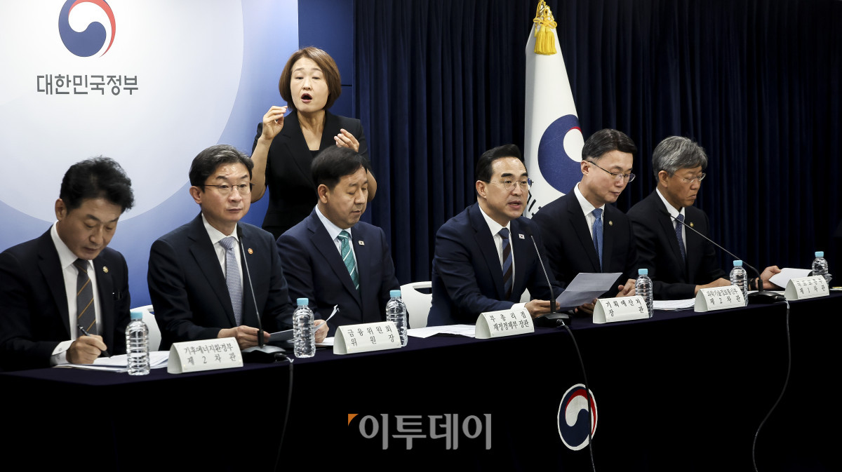 ▲박홍근 기획예산처 장관이 14일 서울 종로구 정부서울청사에서 열린 '2026년 하반기 경제성장전략 관계부처 합동브리핑'에서 발언하고있다. 고성준 기자 joonko1@