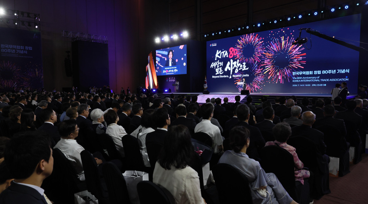 ▲한성숙 국무총리가 14일 서울 강남구 코엑스에서 열린 한국무역협회 창립 80주년 기념식에서 기념사를 하고 있다. 신태현 기자 holjjak@