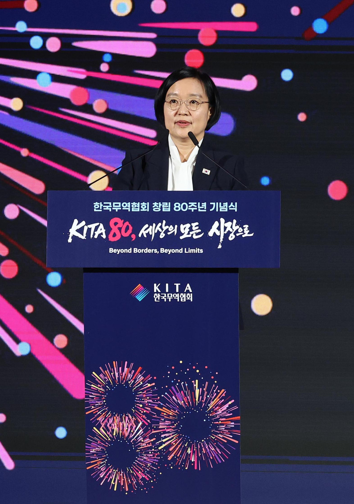 ▲한성숙 국무총리가 14일 서울 강남구 코엑스에서 열린 한국무역협회 창립 80주년 기념식에서 기념사를 하고 있다. 신태현 기자 holjjak@
