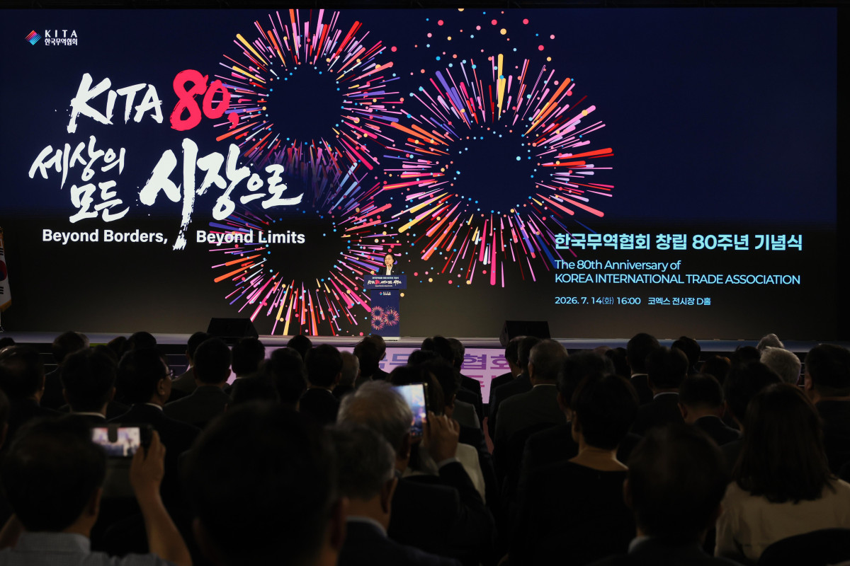▲한성숙 국무총리가 14일 서울 강남구 코엑스에서 열린 한국무역협회 창립 80주년 기념식에서 기념사를 하고 있다. 신태현 기자 holjjak@