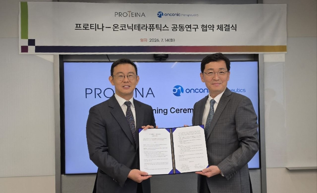 ▲윤태영 프로티나 대표이사(왼쪽)와 김존 온코닉테라퓨틱스 대표이사. (사진=프로티나)