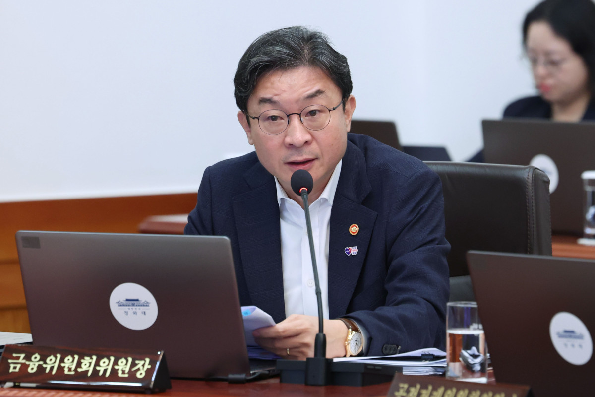 ▲이억원 금융위원장이 14일 청와대에서 이재명 대통령 주재로 열린 국무회의에서 발언하고 있다. (연합뉴스)