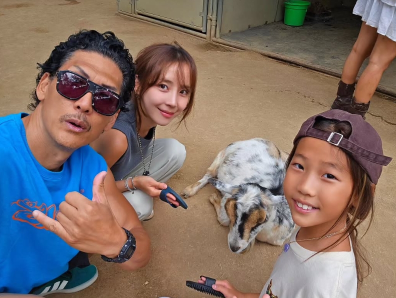 ▲그룹 god 출신 박준형과 그의 가족. (출처=박준형 인스타그램)
