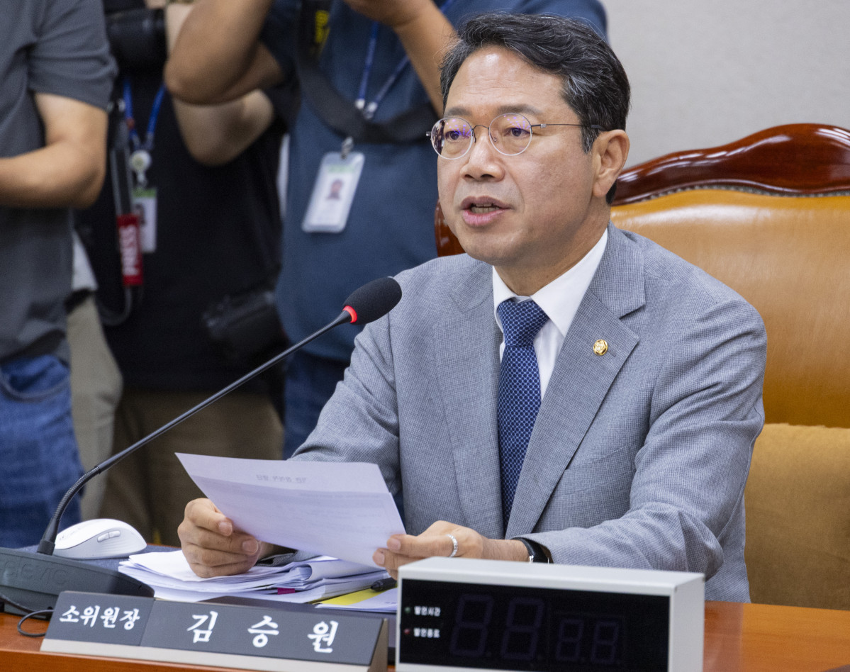▲국회 법제사법위원회 제1소위 위원장인 더불어민주당 김승원 의원이 15일 국회에서 법사위 제1소위를 개회한 뒤 안건을 설명하고 있다. 2026.7.15 (사진=연합뉴스)