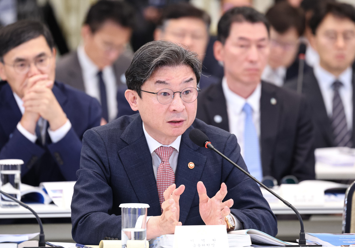 ▲이억원 금융위원장이 15일 청와대 영빈관에서 열린 이재명 대통령 주재 부처 업무보고에서 발언하고 있다. (연합뉴스)
