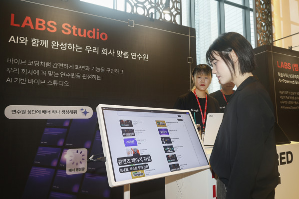 ▲15일 서울 삼성동 그랜드 인터컨티넨탈 서울 파르나스에서 열린 'AI Powered Learning FESTA(APL 페스타)'의 APL 페스타 체험존 모습. (사진제공=휴넷)