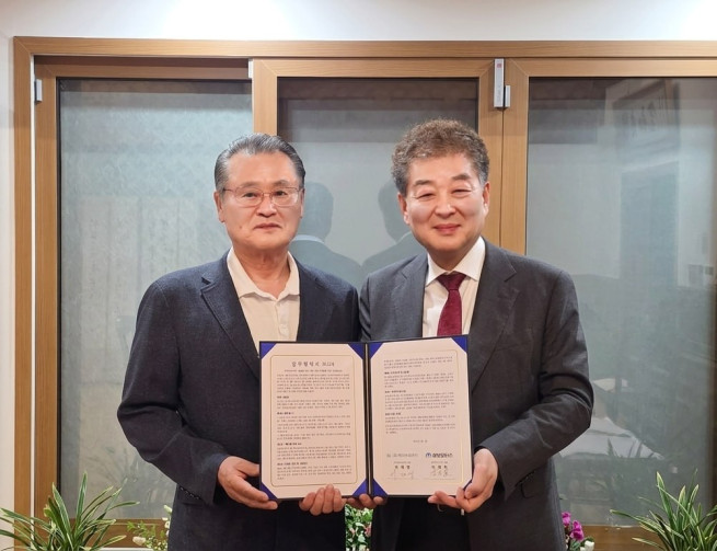 ▲케이쓰리아이는 삼보모터스와 ‘뉴로 트윈 엑스’ 플랫폼 기반 제조 AX 가속화 MOU를 체결했다고 16일 밝혔다. <왼쪽부터 이재하 삼보모터스 대표이사, 이재영 케이쓰리아이 대표이사> (사진제공 = 케이쓰리아이)