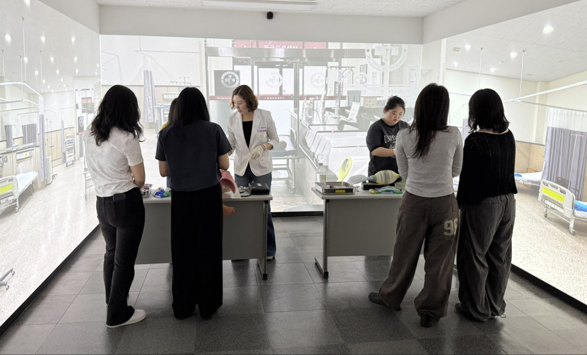 ▲경남정보대 전문소생술 교육 (사진제공=경남정보대학교)