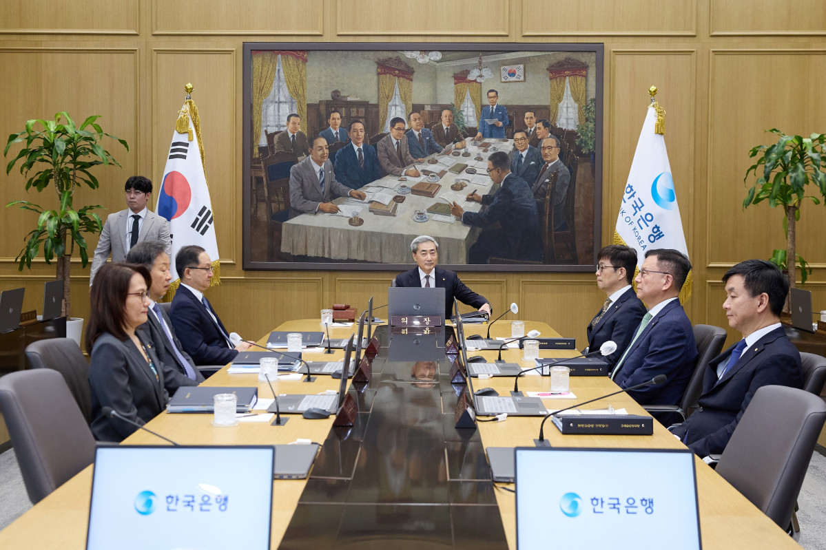 ▲16일 열린 2026년 7월 통화정책방향 금융통화위원회에서 신현송 총재가 회의를 주재하고 있다. (사진제공=한국은행)