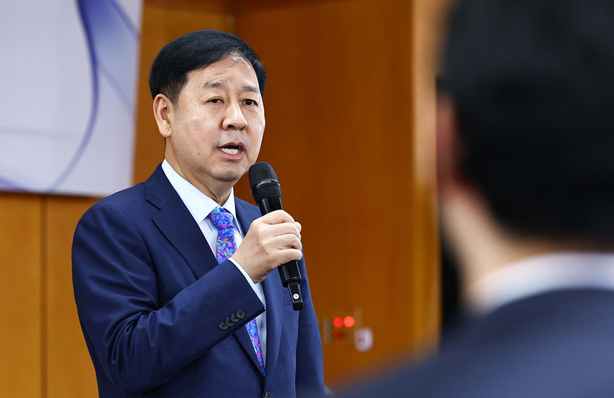 ▲구윤철 경제부총리 겸 재정경제부 장관이 16일 서울 중구 은행회관에서 열린 '부동산 세제 국민 의견 경청 토론회'에서 모두발언하고 있다. 신태현 기자 holjjak@