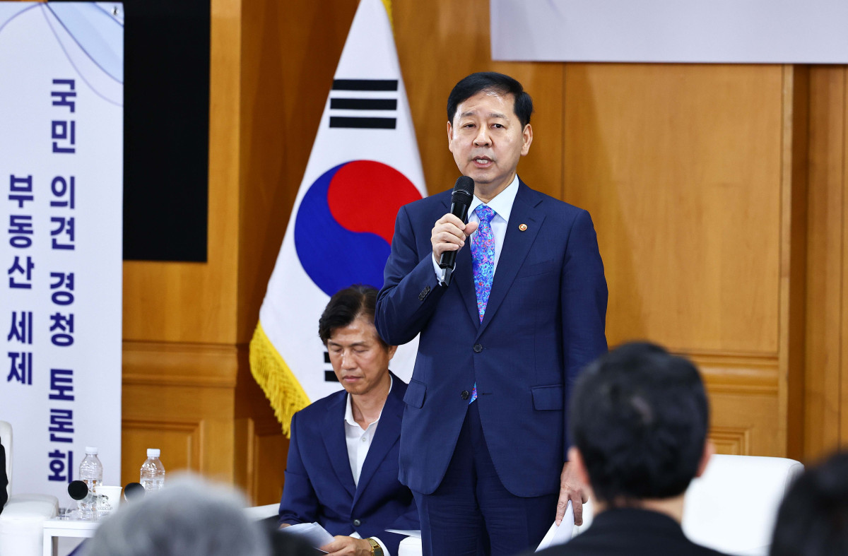 ▲구윤철 경제부총리 겸 재정경제부 장관이 16일 서울 중구 은행회관에서 열린 '부동산 세제 국민 의견 경청 토론회'에서 모두발언하고 있다. 신태현 기자 holjjak@