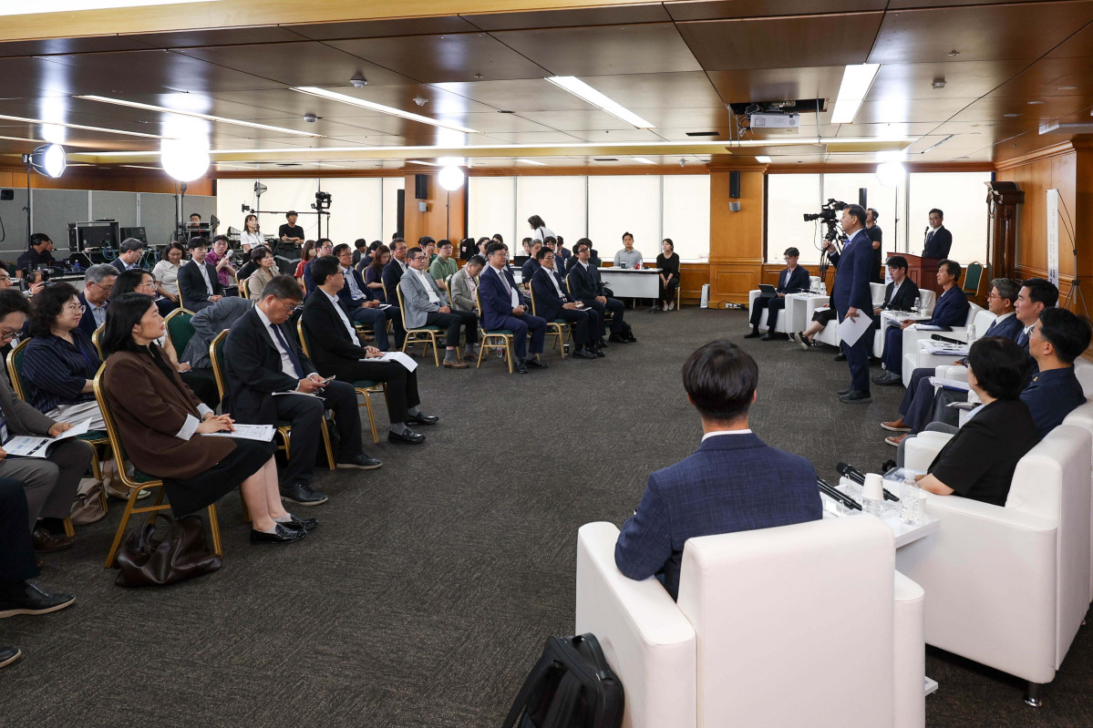 ▲구윤철 경제부총리 겸 재정경제부 장관이 16일 서울 중구 은행회관에서 열린 '부동산 세제 국민 의견 경청 토론회'에서 모두발언하고 있다. 신태현 기자 holjjak@